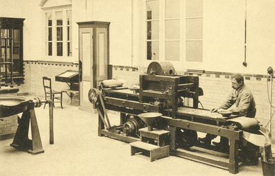 748 Interieur van de Rijksmunt (Leidseweg 90) te Utrecht: uitzoekmachine.